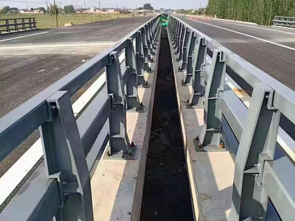 桥梁护栏